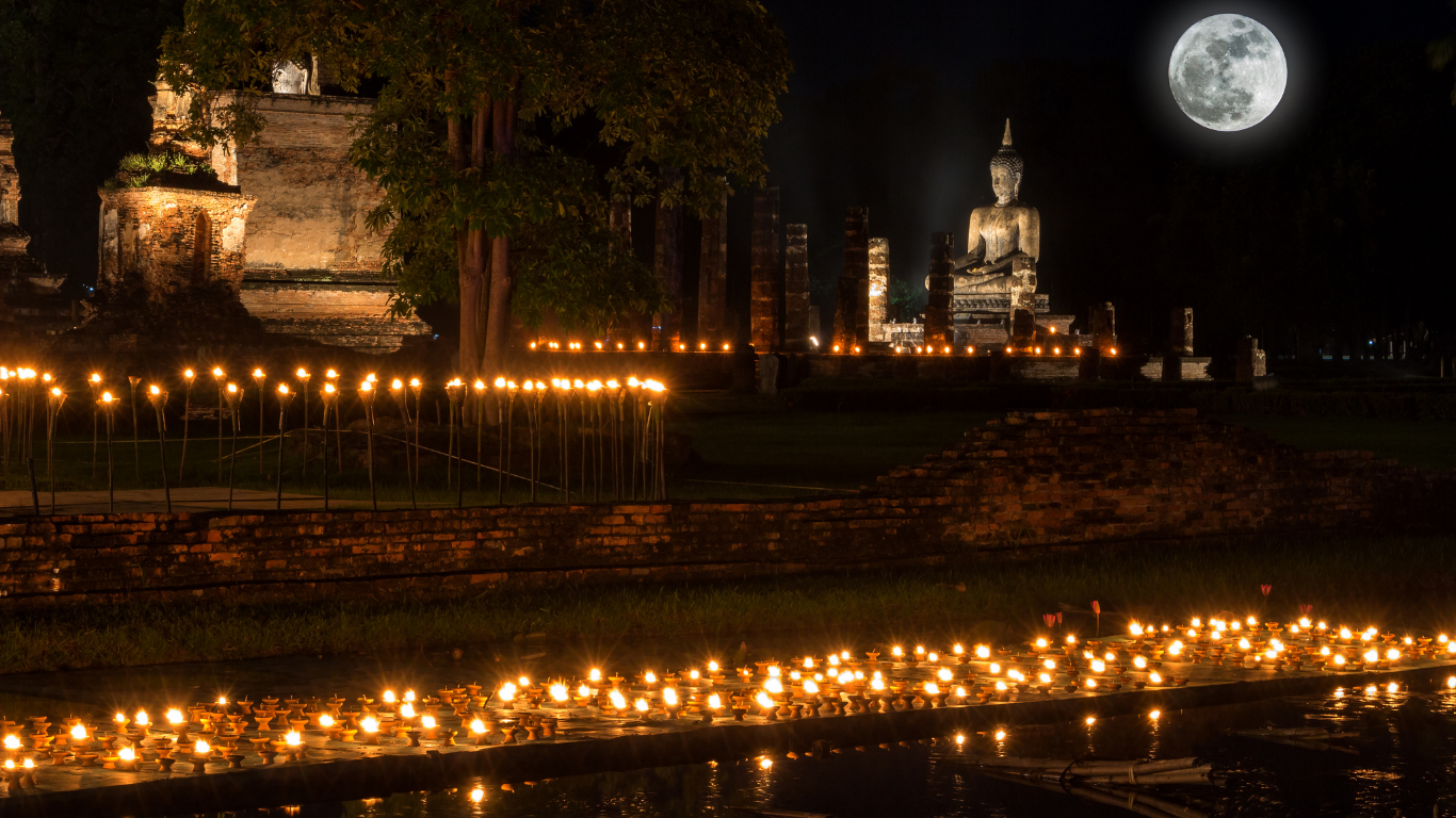 Full moon night at a temple during Yi Peng